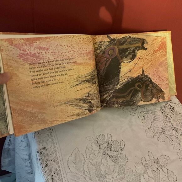 1967 The Magic Carousel By Dorothy Levenson - Picture 5 of 8